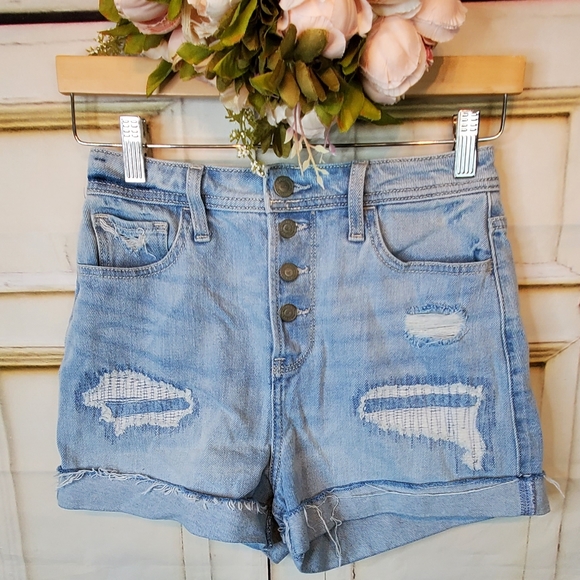 Hollister Pants - Hollister Ultra High-Rise Mom Shorts sz 1